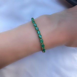 สร้อยข้อมือเงินชุบทองประดับมรกตธรรมชาติทรงรี ดีไซน์หรูหรา พร้อมอัญมณีสีเขียว ของขวัญประจำเดือนพฤษภาคมสำหรับผู้หญิง - Product Image 3