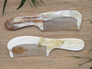 Venta al por mayor SANIYA HANDICRAFT pulido natural búfalo y cuerno de buey peine hecho a mano amor diseño regalo de negocios - Product Image 6