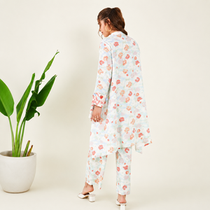 Conjunto coordinado de lino y algodón premium estampado para mujer Perfect Pastel, camisa asimétrica de manga larga y pantalones rectos, conjunto para estar en casa o en la playa. - Product Image 4
