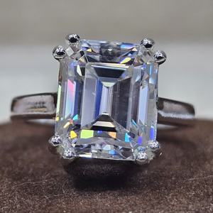 Moissanite Anillos finos originales Plata de Ley 925 Excelente calidad Última moda Corte Esmeralda Moissanite Anillos de piedras preciosas - Product Image 1