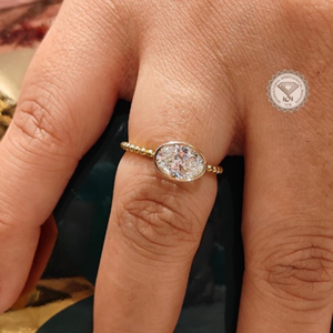 Anillo de Compromiso de Tres Piedras con Diamante Ovalado Cultivado en Laboratorio de 4TCW en Oro de 14K, Certificado IGI, Joyería Nupcial de Lujo para Mujer - Product Image 4