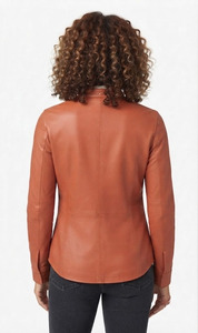 Chemise habillée moderne pour femme en cuir véritable tricoté, coupe ajustée, manches longues, boutonnée, avec 2 poches poitrine, idéale pour l'été - Product Image 2