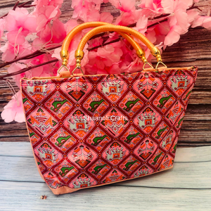 Bolsos de Mano y Clutches de Seda Patola Hechos a Mano con Diseño Moderno para Mujer, Accesorios para Bodas - Product Image 6