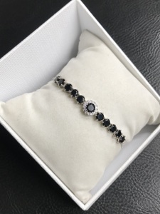 สร้อยข้อมือเทนนิสผู้หญิงสุดหรู เงินแท้ 925 ประดับพลอยสปิเนลสีดำธรรมชาติแบบสี่ขา ได้รับการรับรองจาก IGI เครื่องประดับอันวิจิตรงดงาม - Product Image 2