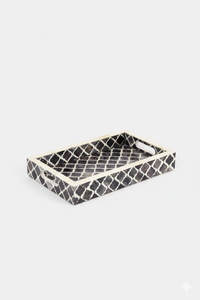 Plateau de service carré classique en résine CRAFTS HUB avec finition polie, fait main, écologique et durable - Product Image 3