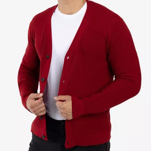 เสื้อคาร์ดิแกนคอวีสีแดงสำหรับผู้ชาย แขนยาว สีพื้น ติดกระดุม ผ้าฝ้ายถัก ป้องกันขนร่วง เหมาะสำหรับใส่ในฤดูใบไม้ร่วง - Product Image 5
