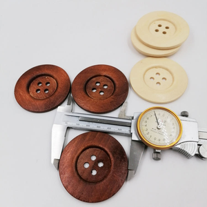 Botón de Madera Natural de 4 Agujeros, Botón Redondo de Madera para Manualidades y Decoración de Ropa - Product Image 2