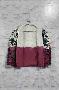 Veste noire brodée, style bohème, faite à la main, avec motifs floraux Suzani, cadeau unique pour elle. - Product Image 3