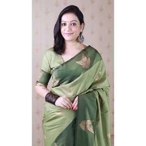 Vestido de Noche de Seda Suave Verde Elite Weaves con Saree Floral Tejido con Zari de 650g - Product Image 3