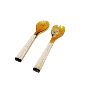 Juego de cuchara y tenedor artesanales de cuerno de buey con mango de hueso auténtico, estilo vikingo pulido, a precio reducido. - Product Image 1