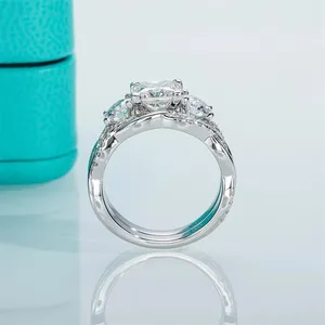 Ensemble de bagues de mariage assorties en moissanite princesse 2,50 carats, plaqué or blanc 14 carats - Product Image 2