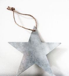 Décoration suspendue en forme d'étoile moderne et durable en acier inoxydable nickelé de 4 pouces pour les fêtes de Noël - Product Image 5