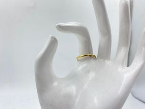 Elegante anillo de piedras preciosas chapado en oro Ajuste cómodo con base de latón duradera para uso diario o regalo - Product Image 2