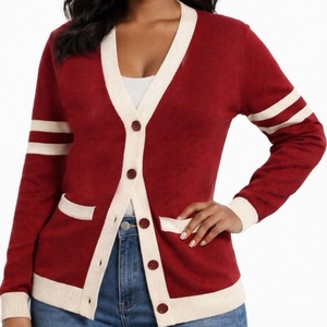 Suéter Cárdigan de Punto Personalizado al por Mayor para Mujeres de Hermandades Universitarias, Rojo y Blanco, Cuello en V, Estilo Preppy, con Rayas Blancas - Product Image 6