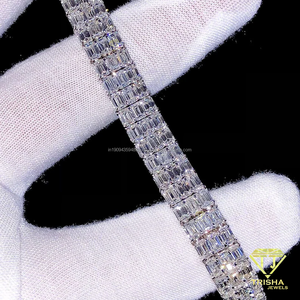 Bracelet tennis de luxe en moissanite taille ronde avec pierres brillantes graduées, sertissage classique à griffes et finition haute brillance - Product Image 1