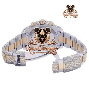 Montre pour homme sophistiquée à mouvement à quartz argenté, écologique, avec placement complexe des pierres, bracelet à maillons courbes et boîtier distinctif - Product Image 2