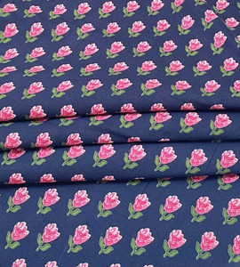 Tissu en coton imprimé à la main Sanganeri indien, motif floral bleu marine et rose, écologique, pour robes, sacs, garçons et filles - Product Image 2
