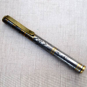 ปากกาเหล็กดามัสกัสสุดหรู ดีไซน์โลหะและไม้ สำหรับผู้บริหาร เหมาะสำหรับใช้ในสำนักงาน ธุรกิจ และเป็นของขวัญส่งเสริมการขาย - Product Image 1