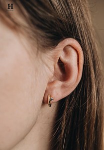 Pendientes de Aro Pequeños Delicados con Cristales Incrustados, Chapados en Oro Real de 18K y Plata S925, Joyería Fina - Product Image 4