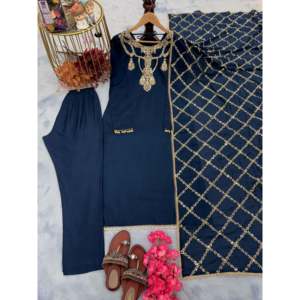 Ensemble haut, bas et dupatta en satin de créateur pour une tenue de soirée élégante - Product Image 1