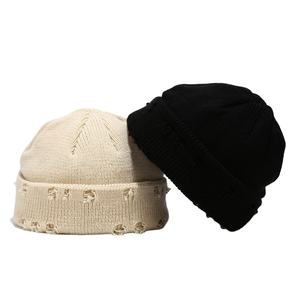 Gorro de punto acrílico con puño, estilo hip hop, cálido para invierno, con logo personalizado, efecto desgastado, diseño de calavera y patrón de camuflaje de puntos, para uso en la playa - Product Image 6