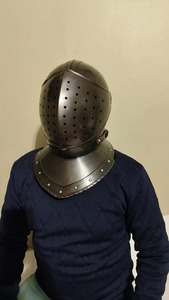 Casco de Caballero Medieval Hecho a Mano en Hierro y Acero Dulce con Incrustaciones de Esmalte, Armadura Histórica para Disfraces de Cine y Televisión - Product Image 2