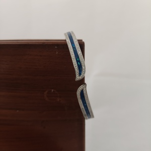 Brazalete Abierto de Plata de Ley 925 con Ópalo Azul y Esmalte, Diseño Minimalista de Ondas, Regalo Romántico para Mujer, Uso Diario y Fiestas - Product Image 3