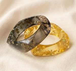 Bracelets en résine écologiques faits à la main avec des incrustations de feuilles d'or, forme personnalisée, thème ange, bijoux de collection artistiques - Product Image 1
