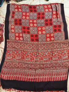 Sari imprimé à la main AJRAKH en soie modale pure, matériaux de qualité supérieure pour l'exportation, disponible en stock, vente en gros - Product Image 2