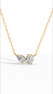 Elegante Collar Toi et Moi con Diamantes Cultivados en Laboratorio con Corte Oval y Pera en Oro de 10K que Simboliza la Armonía y la Conexión Eterna - Product Image 5