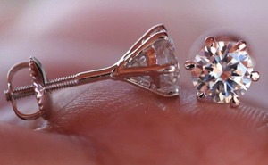 Clous d'oreilles à visser en diamant créé de haute qualité, accessoires de mariée élégants, design de bijoux raffiné pour femmes, événements spéciaux - Product Image 2