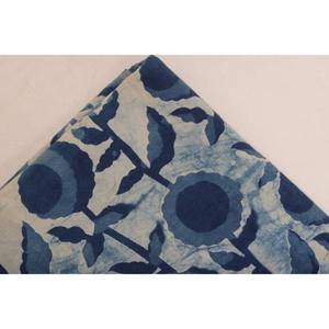 Tela de Algodón Índigo Natural con Estampado Tradicional Hecho a Mano para Vestidos, Manualidades y Proyectos de Costura - Product Image 3