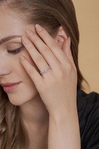 Anillo de Diamante Corte Princesa con Banda de Perlas y Piedras Laterales Cultivadas en Laboratorio, Oro Blanco de 14K, Certificado IGI, Anillo de Compromiso Minimalista de Lujo - Product Image 5