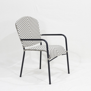 Chaise de jardin minimaliste tressée bicolore durable en promotion – Mobilier d'extérieur écologique pour villa et terrasse - Product Image 4