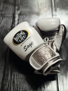 No Boxing No Life Gants de boxe blancs en cuir véritable à lacets respirants unisexes 10oz-16oz pour entraînement et sparring personnalisés - Product Image 1