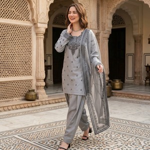 Traje Salwar Tradicional Gris para Mujer, Largo hasta el Tobillo, con Dupatta Bordada, Corte Regular, Estilo India-Pakistán, Algodón, Ropa Casual - Product Image 2