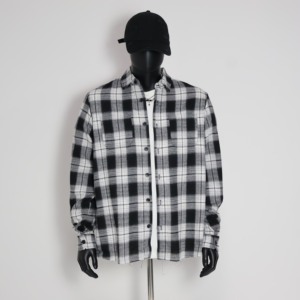 Chemise à carreaux noire surdimensionnée personnalisée brodée pour homme, chemise en flanelle tricotée à manches longues sur mesure pour homme - Product Image 3