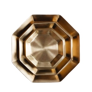 Plateau octogonal imbriqué en laiton ensemble métallique moderne pour la décoration de service festif table à manger de cadeaux ramadan ou présentation de luxe - Product Image 1