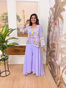 Ensemble trois pièces prêt-à-porter pour femme, style indo-occidental : veste koti brodée Georgette, chemisier cousu et pantalon palazzo élastique. - Product Image 1