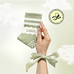 Calcetines de Pilates a Rayas con Logotipo Personalizado, Calcetines Antideslizantes y Transpirables para Mujer, Agarre Bidireccional para Yoga y Pilates - Product Image 1