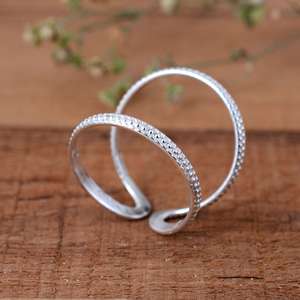 Anillo de Plata SHYAM JEWELRS con Patrón de Cable Trenzado, Hecho a Mano, Ajustable, Doble Banda, Lujoso, Unisex - Product Image 3