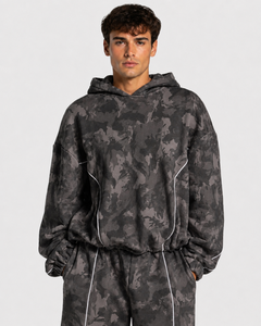 Ensemble de survêtement camouflage pour homme, coupe ample, avec détails contrastants, en molleton de coton premium, comprenant un sweat à capuche et un pantalon de survêtement à jambes larges, vente en gros - Product Image 3