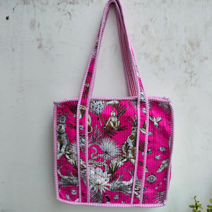 Bolso Tote de Algodón Floral Acolchado Hecho a Mano con Cierre de Cremallera, de Alta Calidad y Transpirable, Bolso de Hombro de Viaje para Mujer - Product Image 3