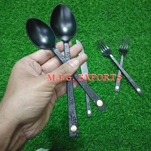 Achetez des couverts en acier inoxydable noir, ensemble de couverts artisanaux en métal fabriqués par M.I.G. EXPORTATIONS Premier niveau. - Product Image 4