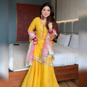 Ensemble Anarkali brodé jaune avec dupatta rose, longueur ras du sol, tenue traditionnelle indienne et pakistanaise pour femme, coupe classique - Product Image 2