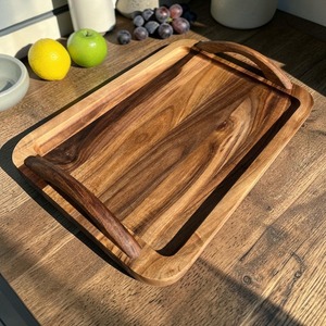 Bandeja de madera para servir, diseño artesanal, acabado natural, ideal para servir bebidas, bocadillos, desayuno, decoración elegante para el hogar - Product Image 1