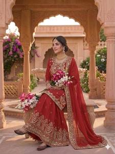 Ensemble de luxe en soie Chinon avec broderies lourdes, comprenant un haut, un pantalon Sharara Palazzo à coupe ample et une dupatta, pour tenue de fête pour femmes - Product Image 3