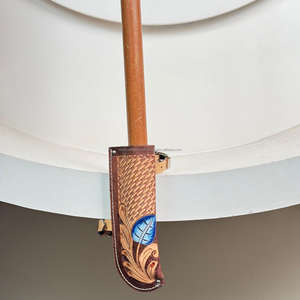 Nouveau porte-drapeau en cuir usiné à la main 2025 support de poteau de Style occidental durable personnalisé avec conception sculptée pour l'utilisation de la maison Ranch et du défilé - Product Image 4