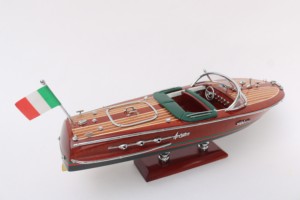 Miniature de bateau rapide italien Riva Ariston, modèle 25 cm, en bois fait main, poli et peint, style art populaire, sur pied, pour souvenir ou cadeau, à poser sur table - Product Image 6