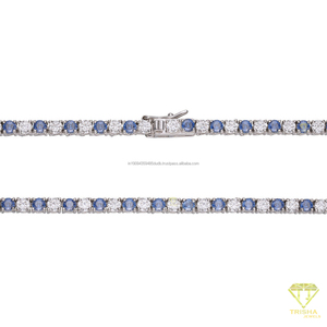 Collar minimalista con cadena de tenis y piedras redondas, en tono plateado brillante, ideal para eventos formales y atuendos de noche. - Product Image 3